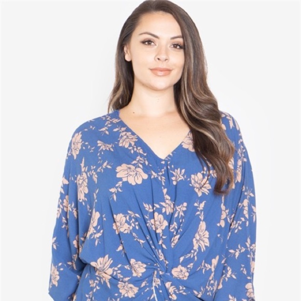 New Junior's Cute Boutique Blue/tan floral knot top